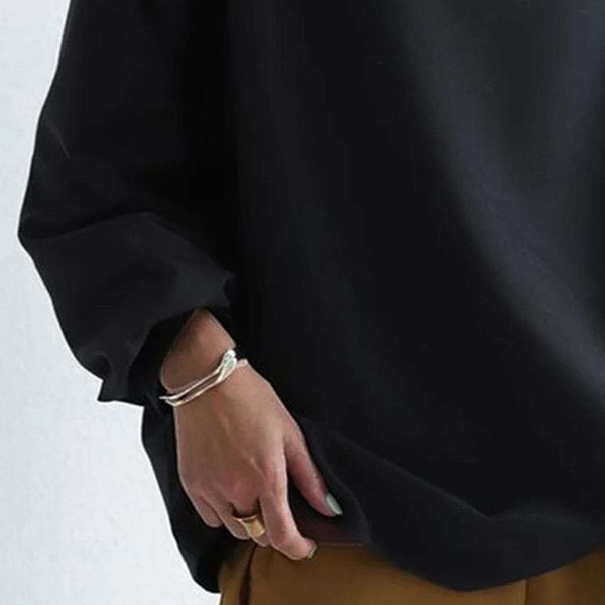 Alma – Oversized High-Neck Relaxed Top