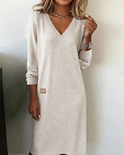Kay – Relaxed V-Neck Knit Midi Dress
