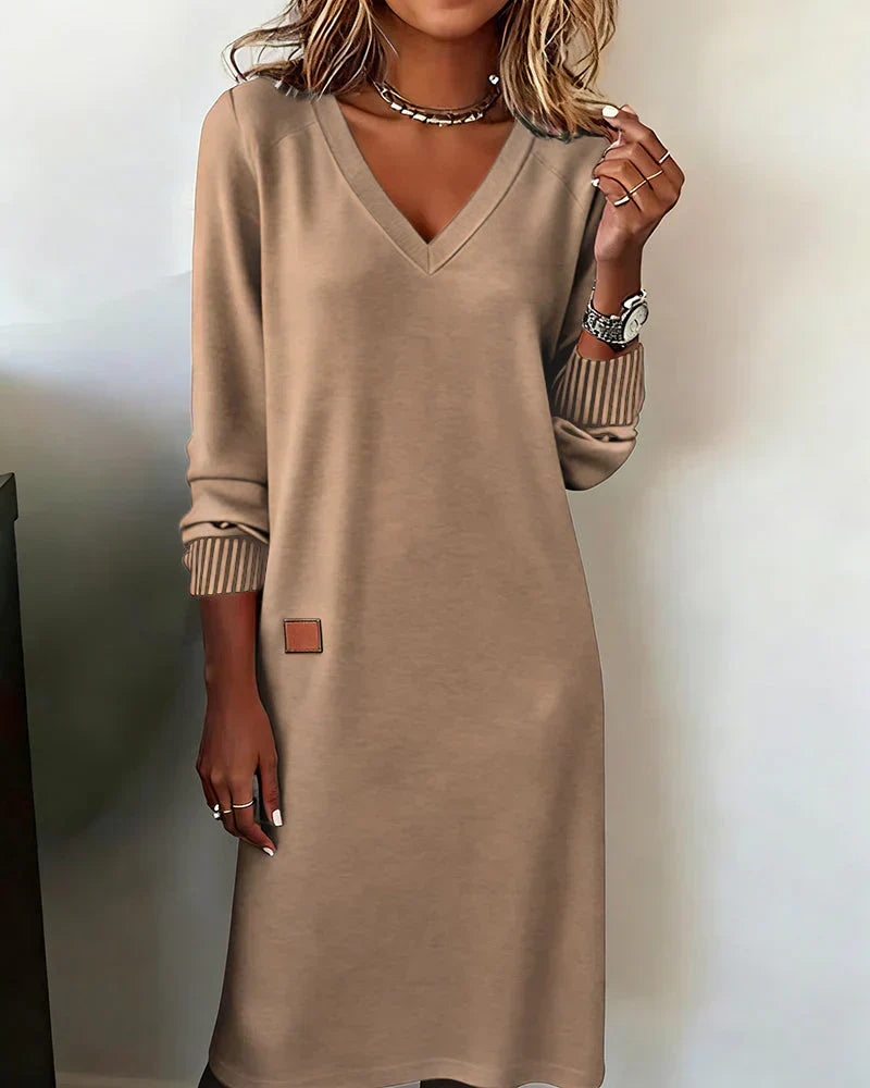 Kay – Relaxed V-Neck Knit Midi Dress