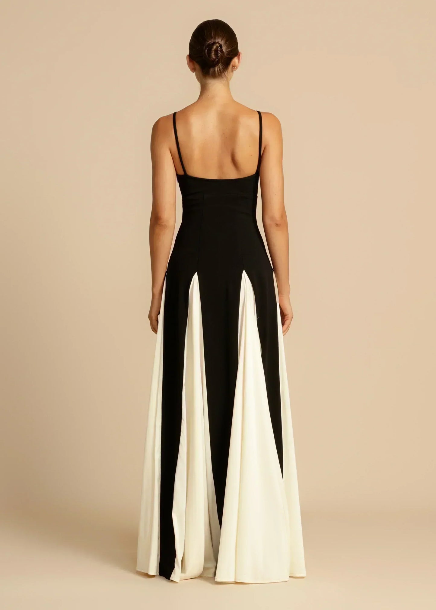 Vida | Elegant Contrast Ruffles Maxi Dress