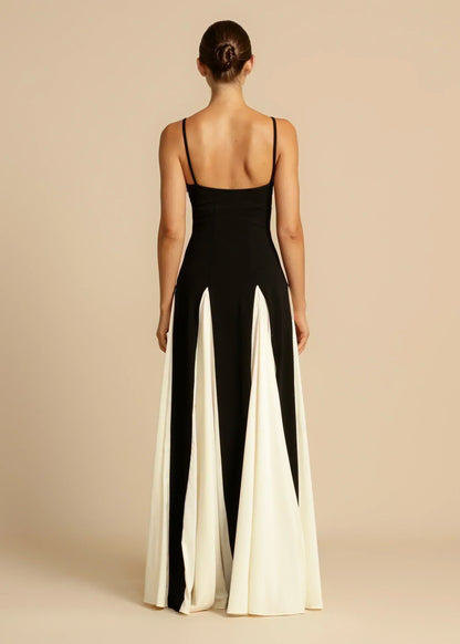 Vida | Elegant Contrast Ruffles Maxi Dress