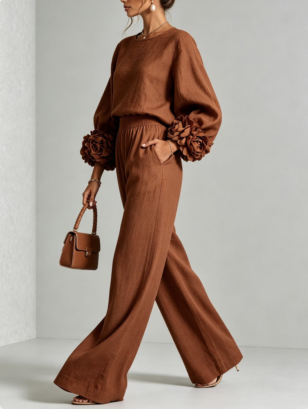 Debra – Linen-Look Set with Floral Cuffs