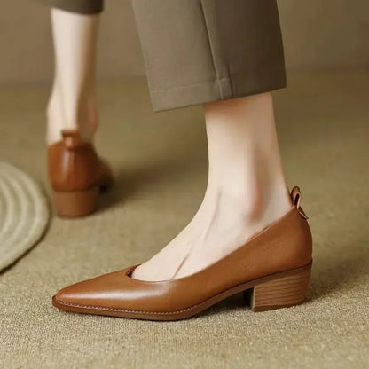 Mollie | Classic Pumps