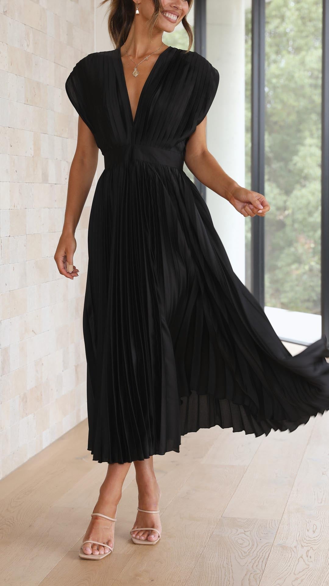 Suki | Elegant Pleated Maxi Dress