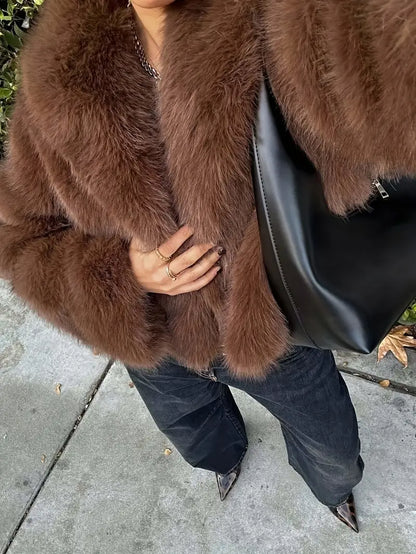 Dolores – Luxurious Faux Fur Coat